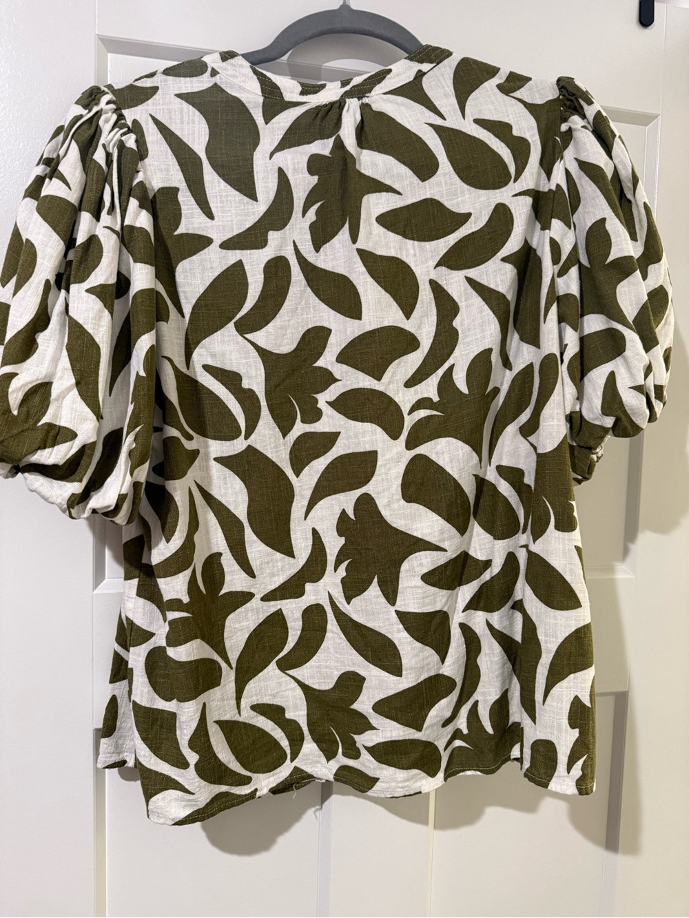 Olive Leaf Print Puff Sleeve Blouse - White & Olive